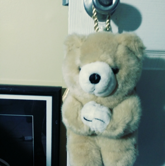 VINTAGE HEAVEN ON EARTH BEAR.🧸🧸🧸A FANTASTIC GIFT GIVING TOY,NEW!! - Picture 2 of 3